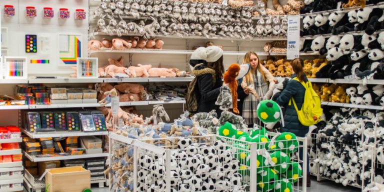 creative ways to sell products without an online store